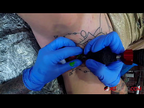 ❤️ Ekstreme tatuita varmulo Sully Savage ricevis tatuon sur sia klitoro Porno fb ĉe eo.porno24-7.ru ❌️❤